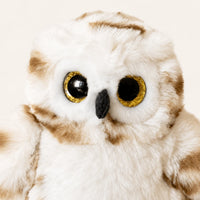 Peluche chouette hibou, gros plan detail du visage et des yeux