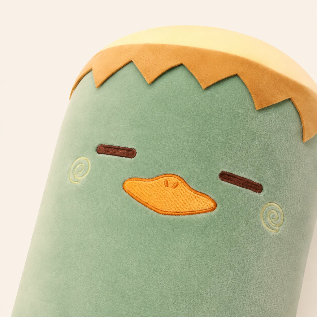 Gros plan sur le visage brode du coussin peluche dinosaure