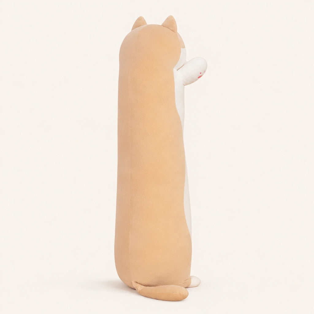 Coussin long peluche chat vu de profil sur fond ivoire