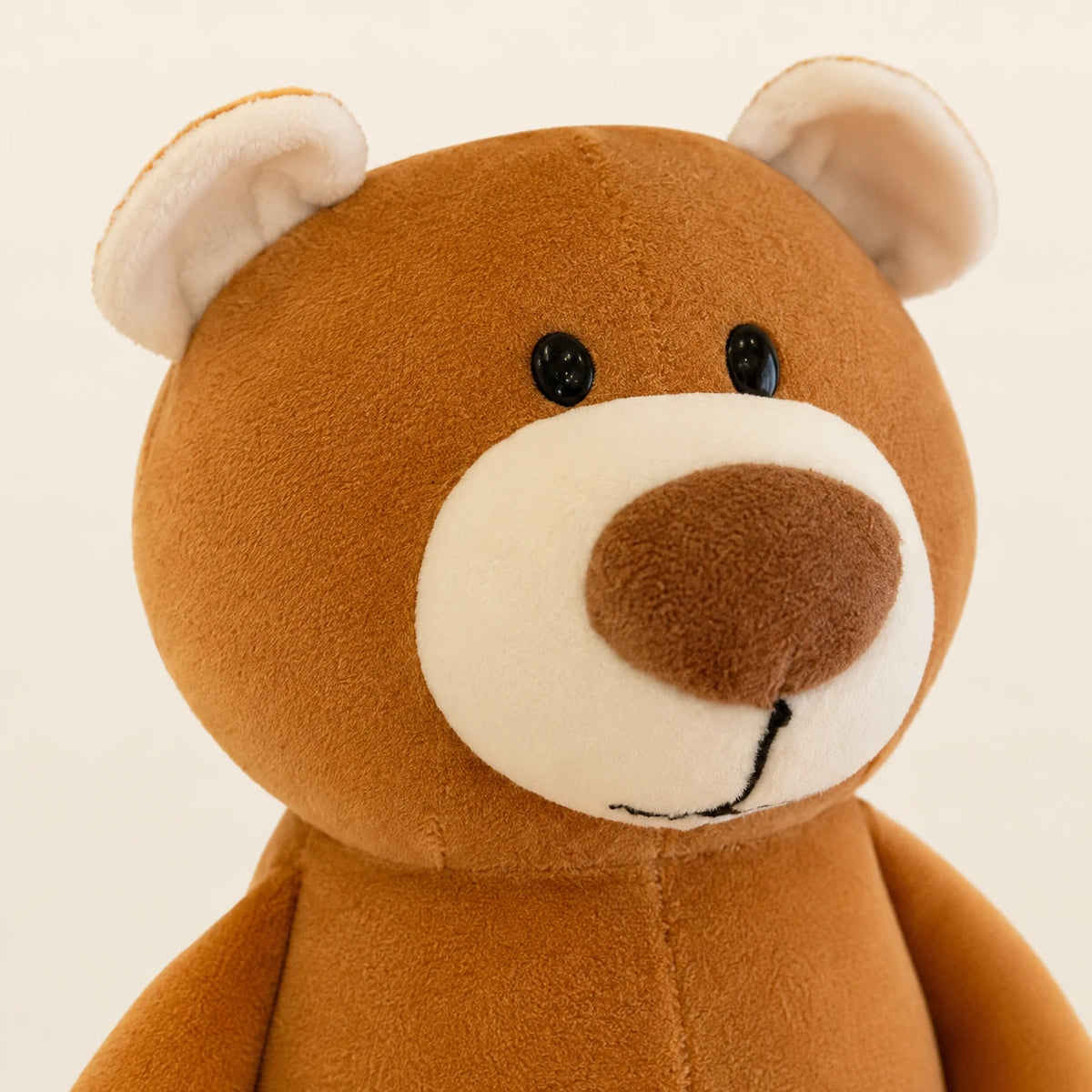 Gros plan du visage de la peluche ours brun, museau