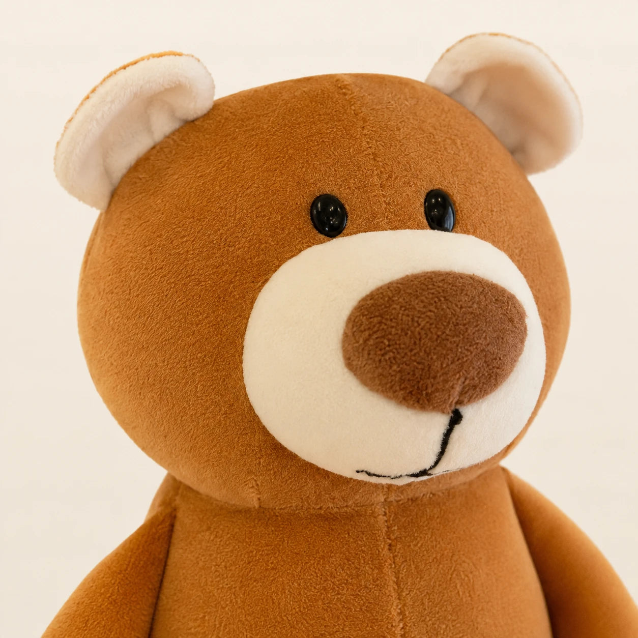 Gros plan du visage de la peluche ours brun, museau