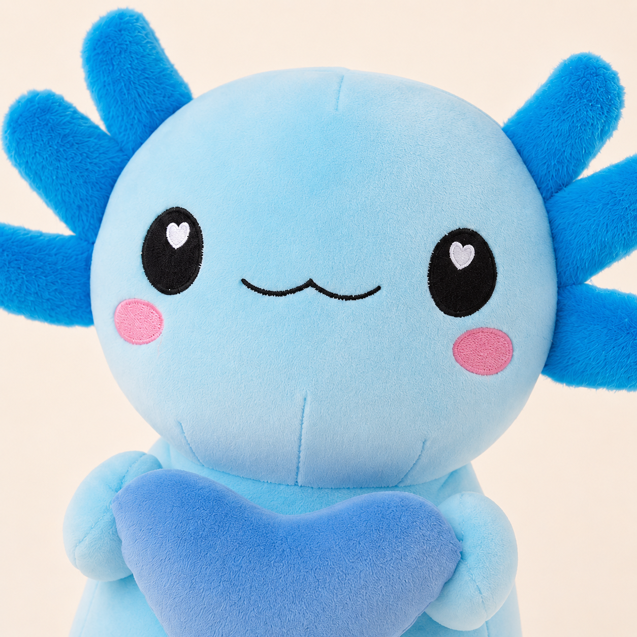 Peluche axolotl, détail du visage et des branchies