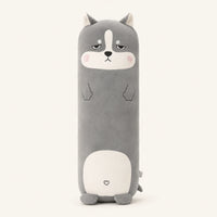 Coussin long peluche husky gris, vue principale sur fond ivoire