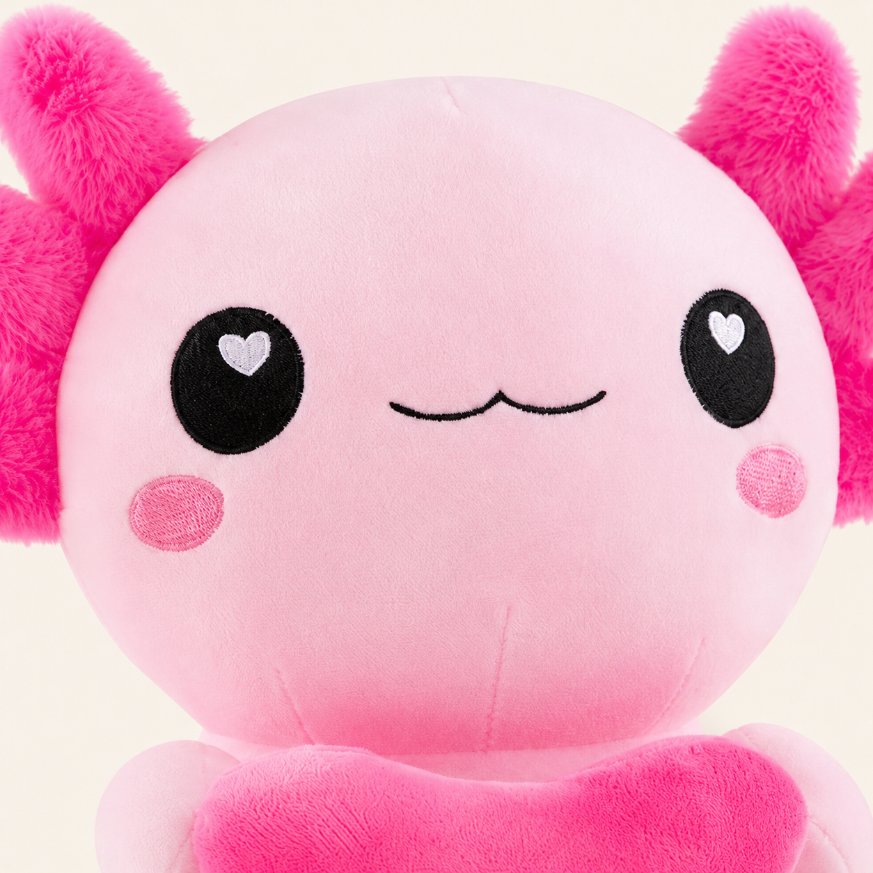 Peluche axolotl rose, détail du visage et des branchies