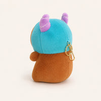 Peluche capybara au bonnet bleu vue de profil