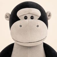Gros plan sur le visage de la peluche gorille