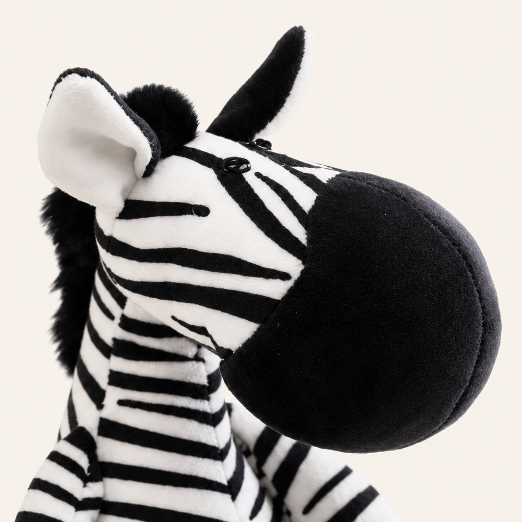 Gros plan sur le visage de la peluche zèbre