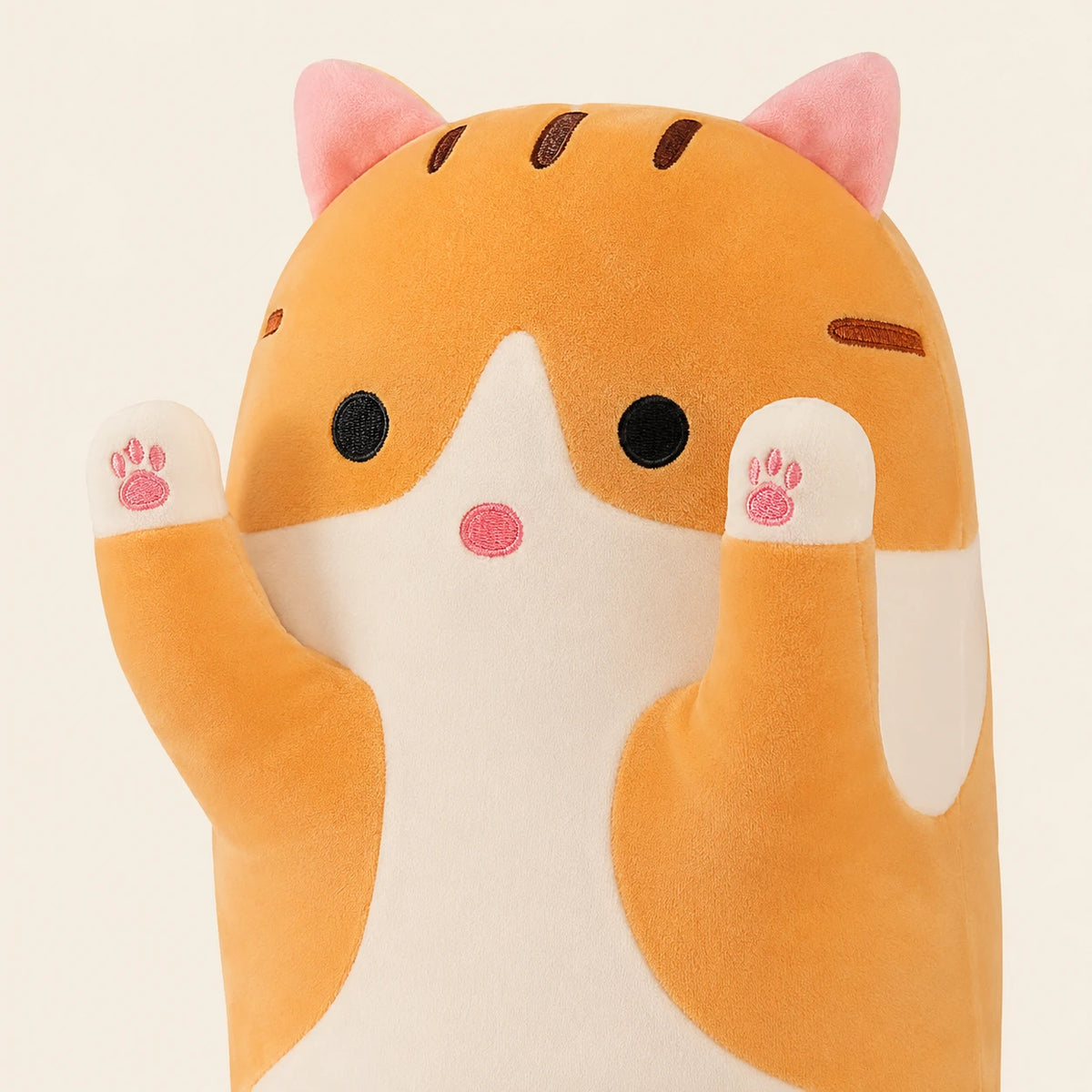 Peluche coussin long chat tigré orange - détail visage