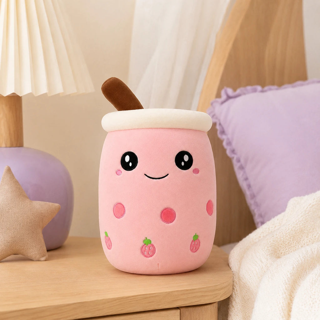 Peluche bubble tea rose posée sur une étagère dans une chambre douce