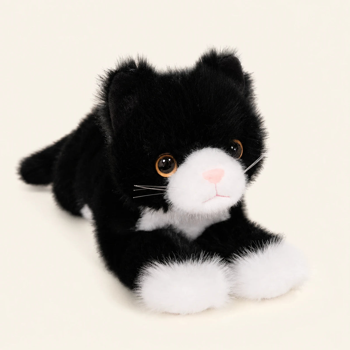 Peluche chat realiste chaton noir et blanc, vue principale sur fond ivoire