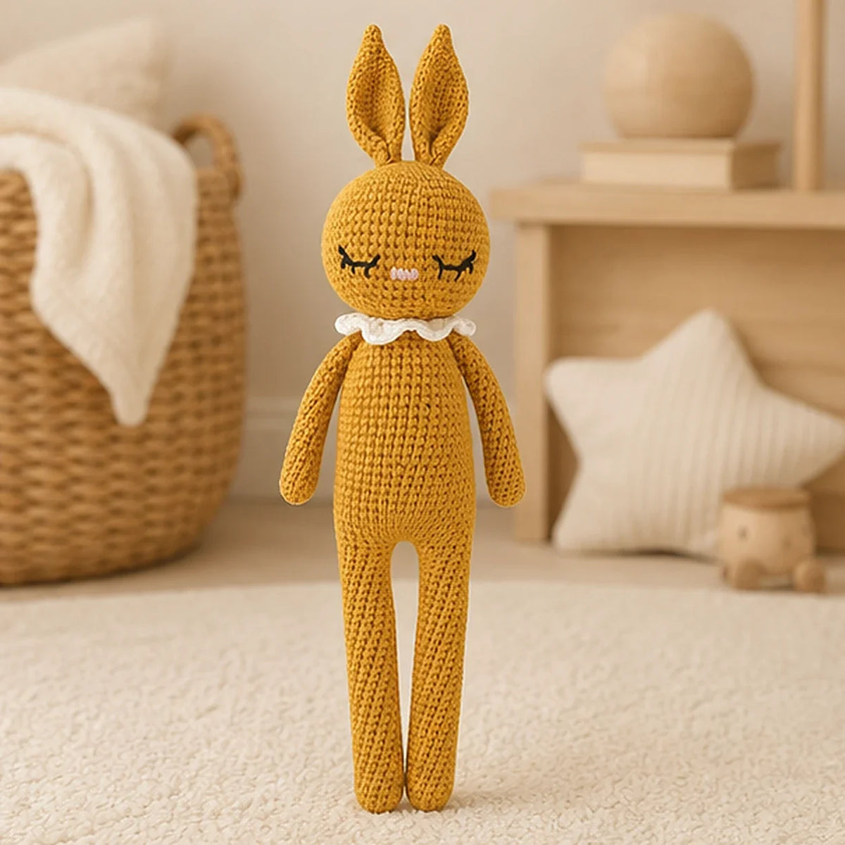 Peluche lapin crochet G666 32 cm - mise en situation