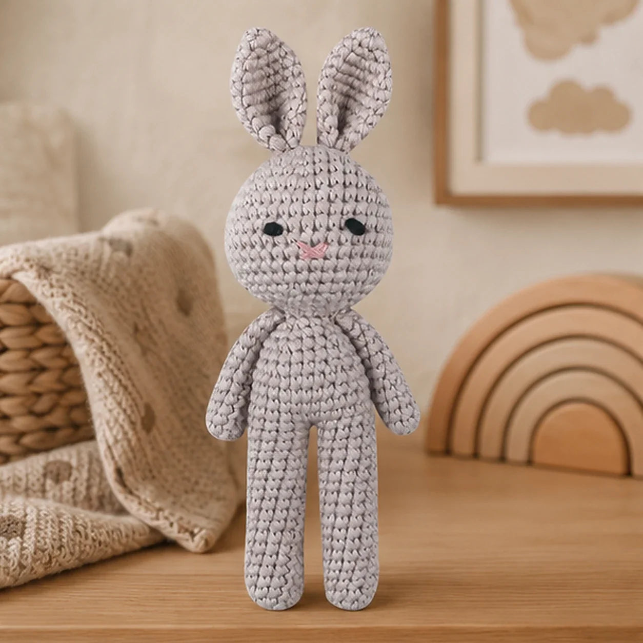 Peluche lapin crochet F2 19 cm - mise en situation
