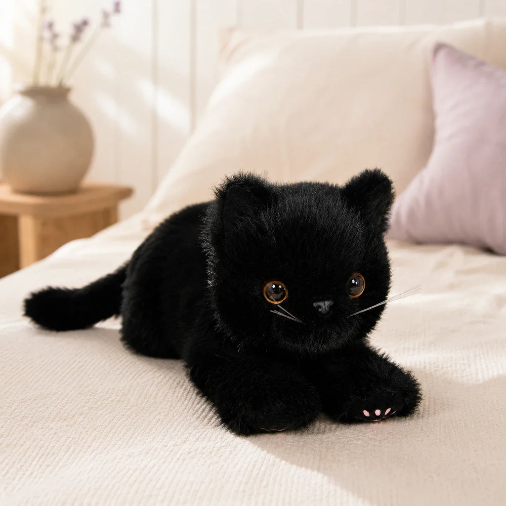 Peluche chat noir realiste - mise en situation