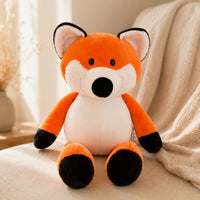 Peluche renard installee dans un interieur clair et chaleureux