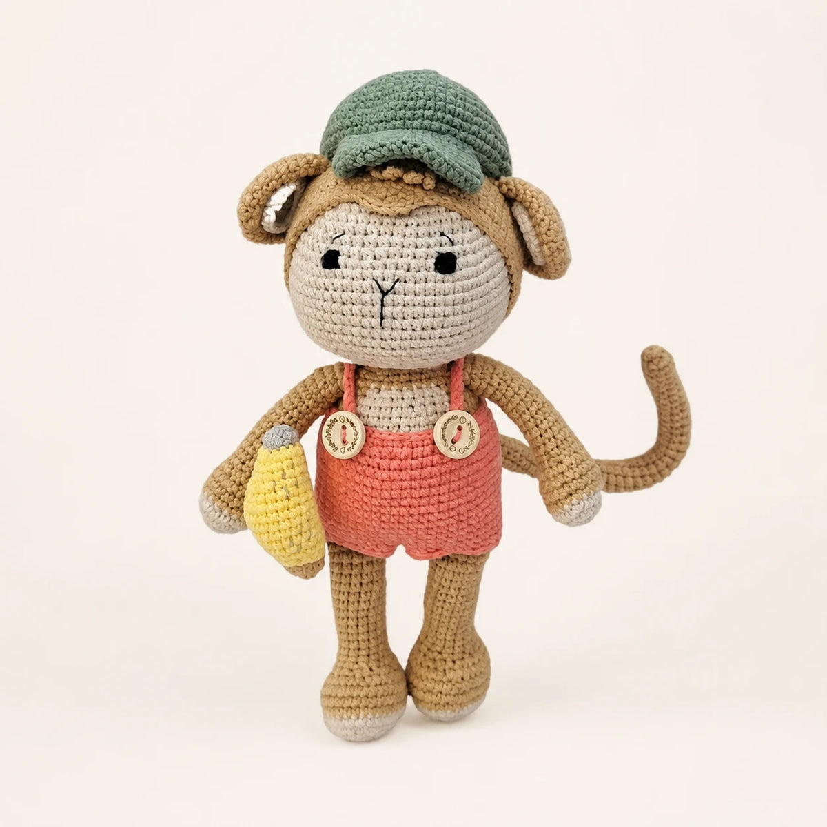 Peluche singe en crochet amigurumi 23 cm vue de face
