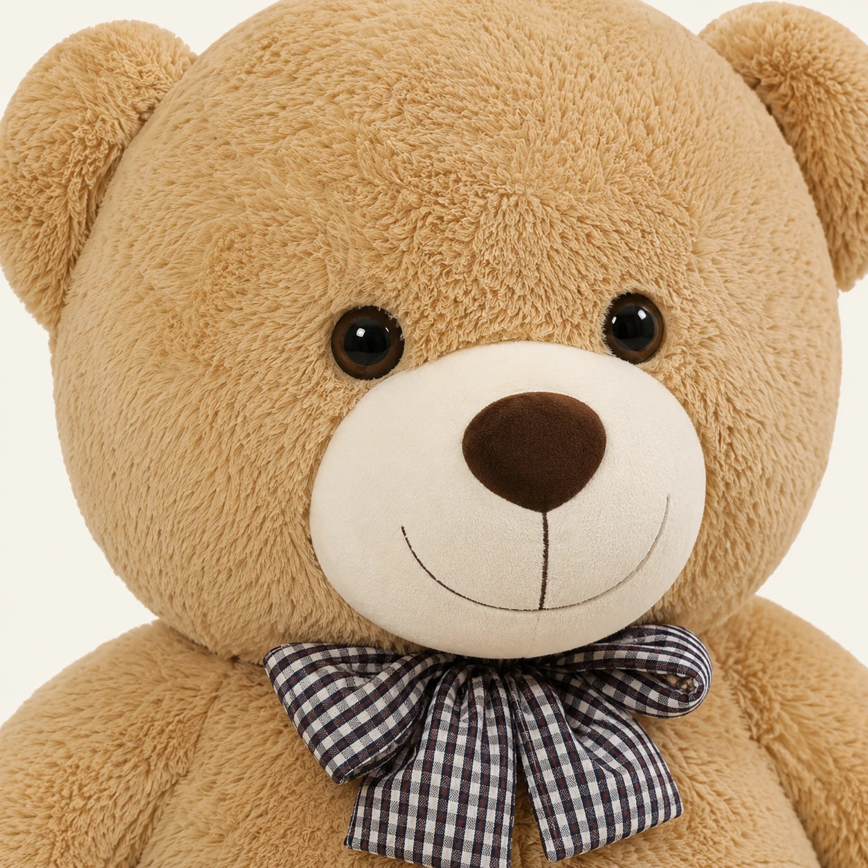 Gros plan sur le visage et la fourrure de l ours en peluche