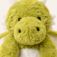 Gros plan sur le visage de la peluche dragon