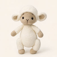 Peluche mouton au crochet vue de face