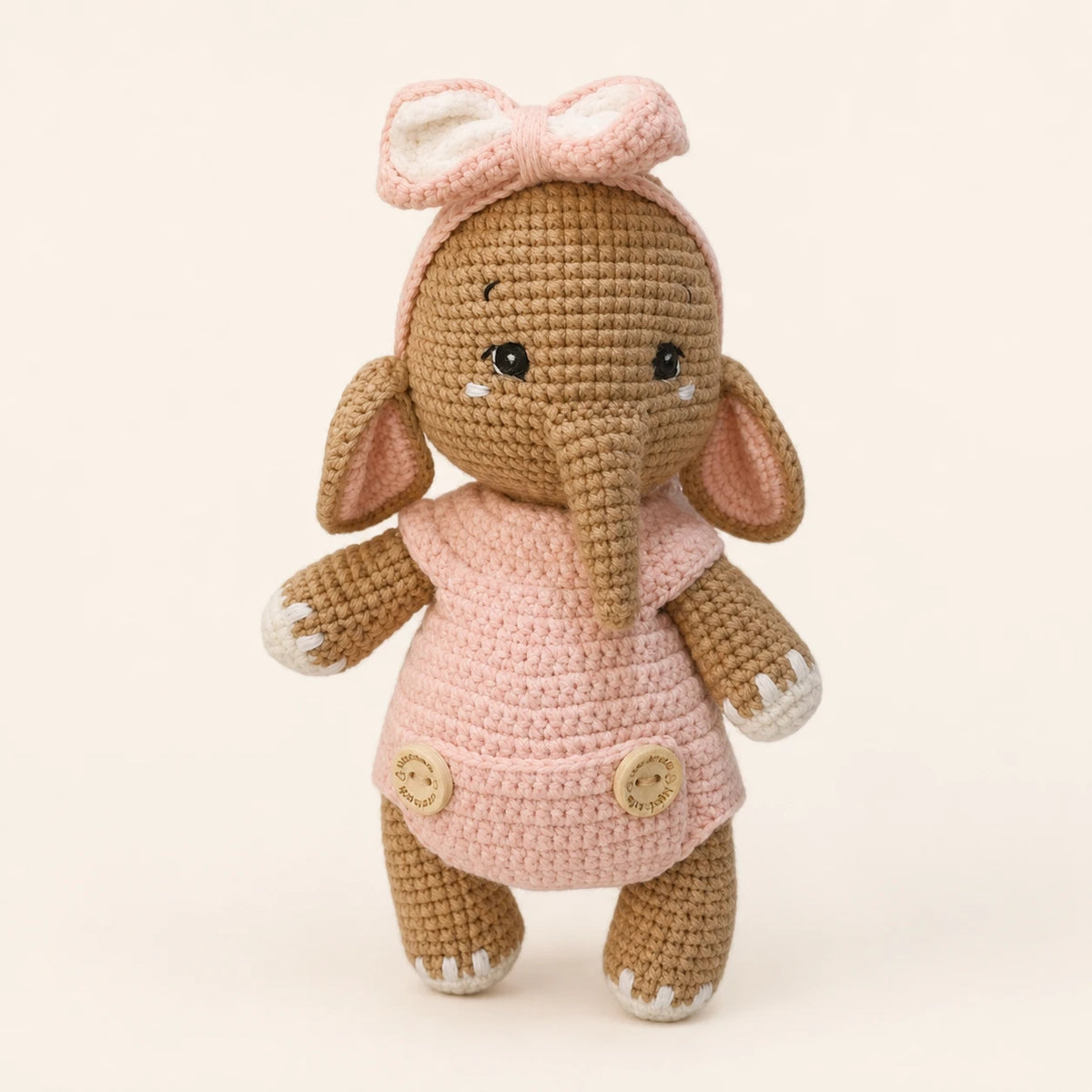 Peluche elephant au crochet robe rose vue de face
