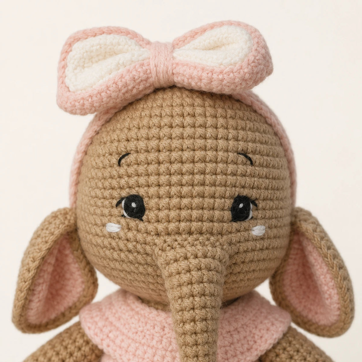 Gros plan sur le visage de la peluche elephant