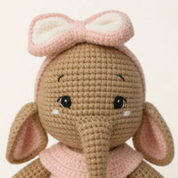 Gros plan sur le visage de la peluche elephant