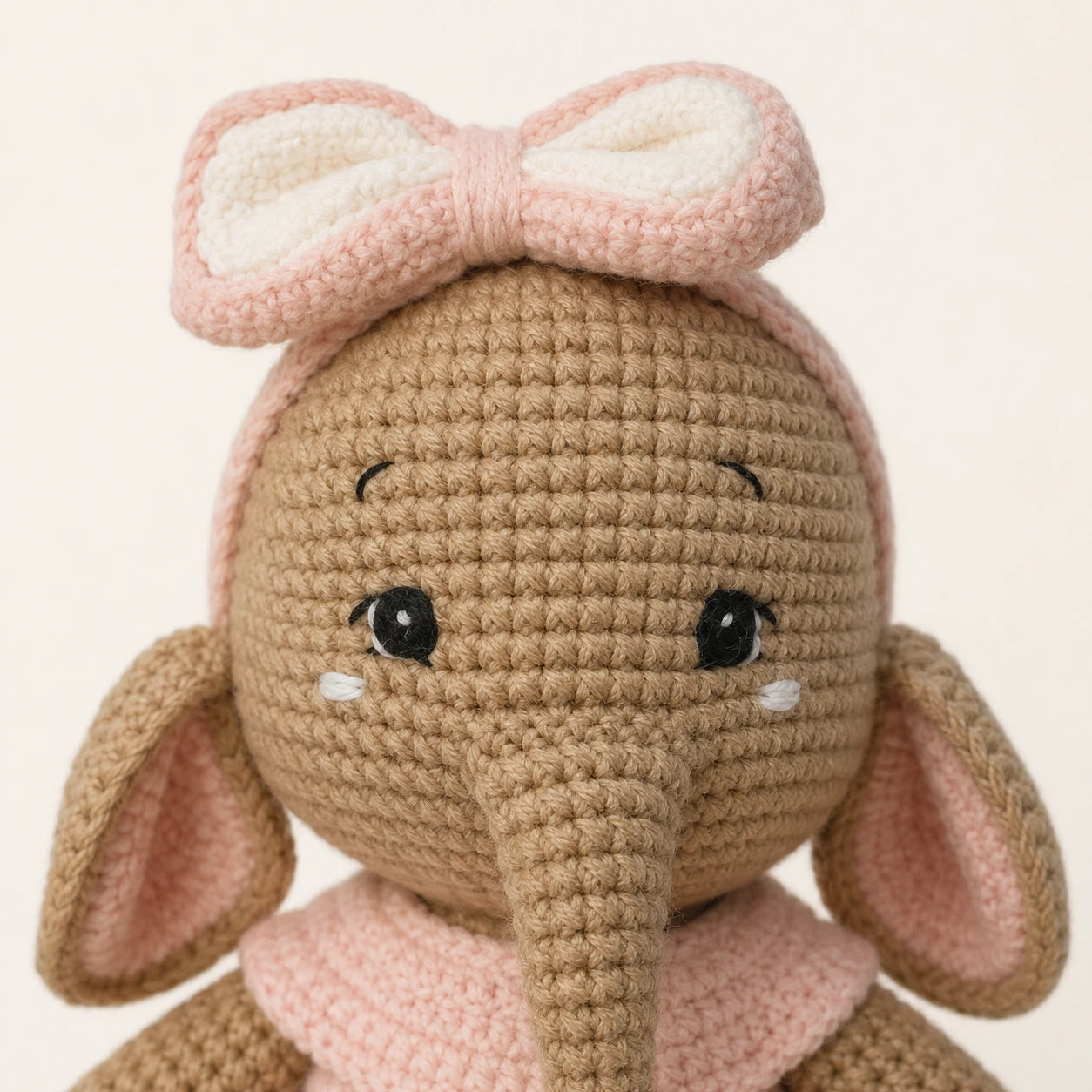 Gros plan sur le visage de la peluche elephant