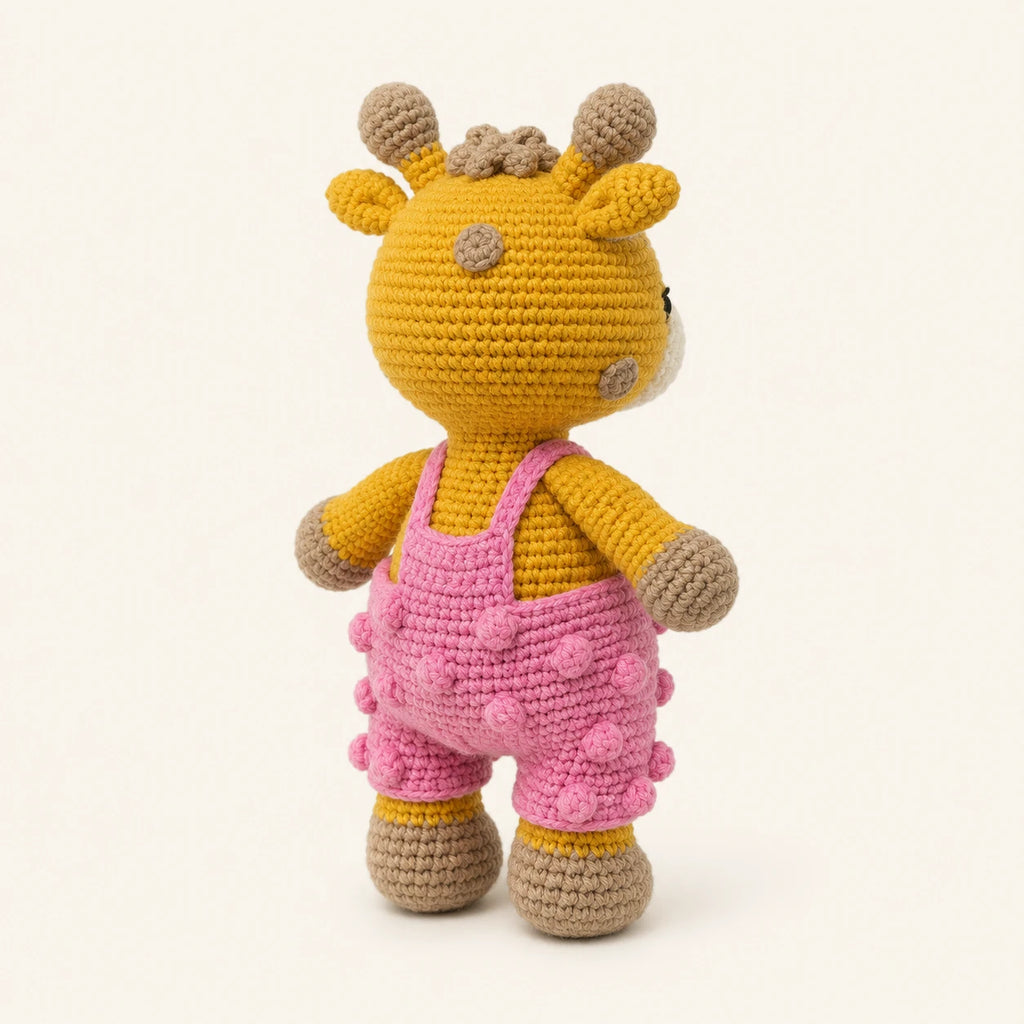 Peluche girafe au crochet vue de profil