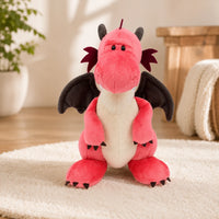 Peluche dragon rose en situation dans un interieur chaleureux