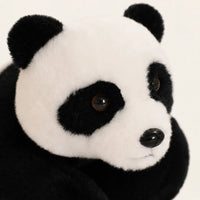 Gros plan sur le visage de la peluche panda