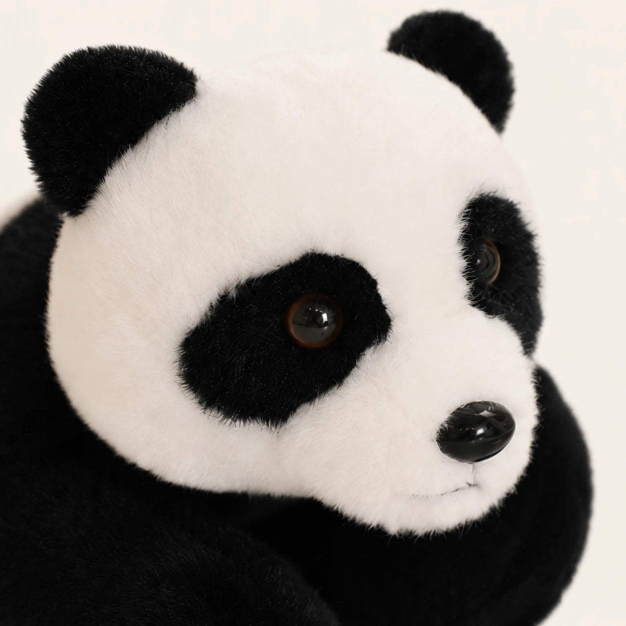 Gros plan sur le visage de la peluche panda