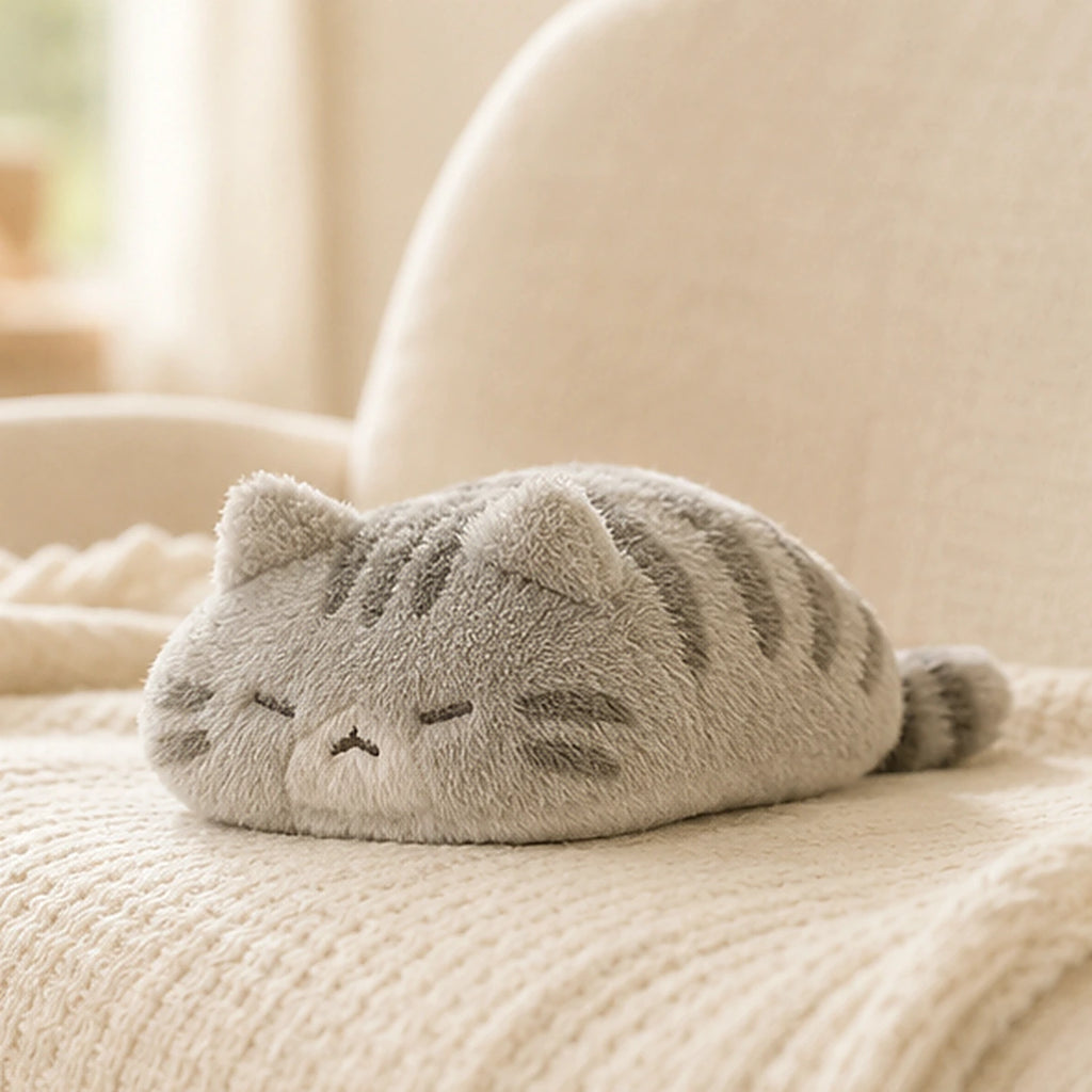 Peluche chat calin tigre gris en situation