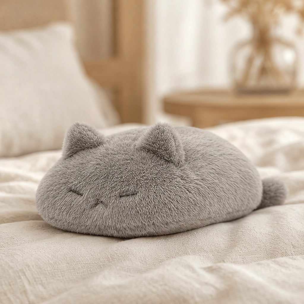 Peluche chat calin gris en situation