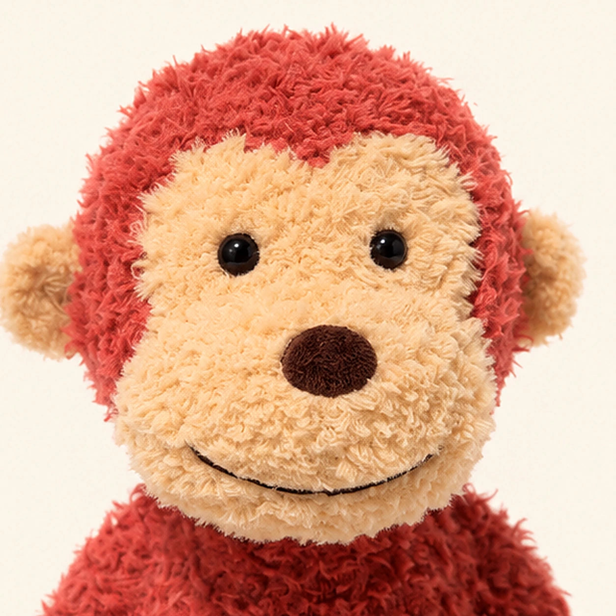 Peluche singe rouge gros plan visage