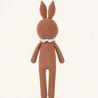 peluche lapin au crochet vue de dos