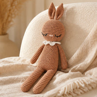 peluche lapin au crochet mise en situation