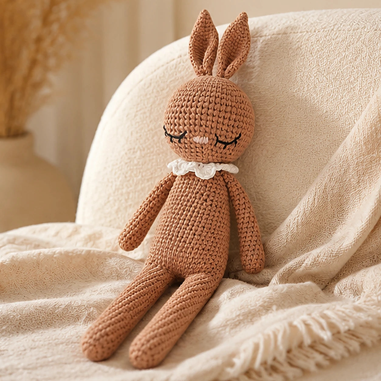 peluche lapin au crochet mise en situation