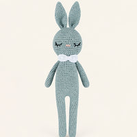 Peluche lapin au crochet vue de face