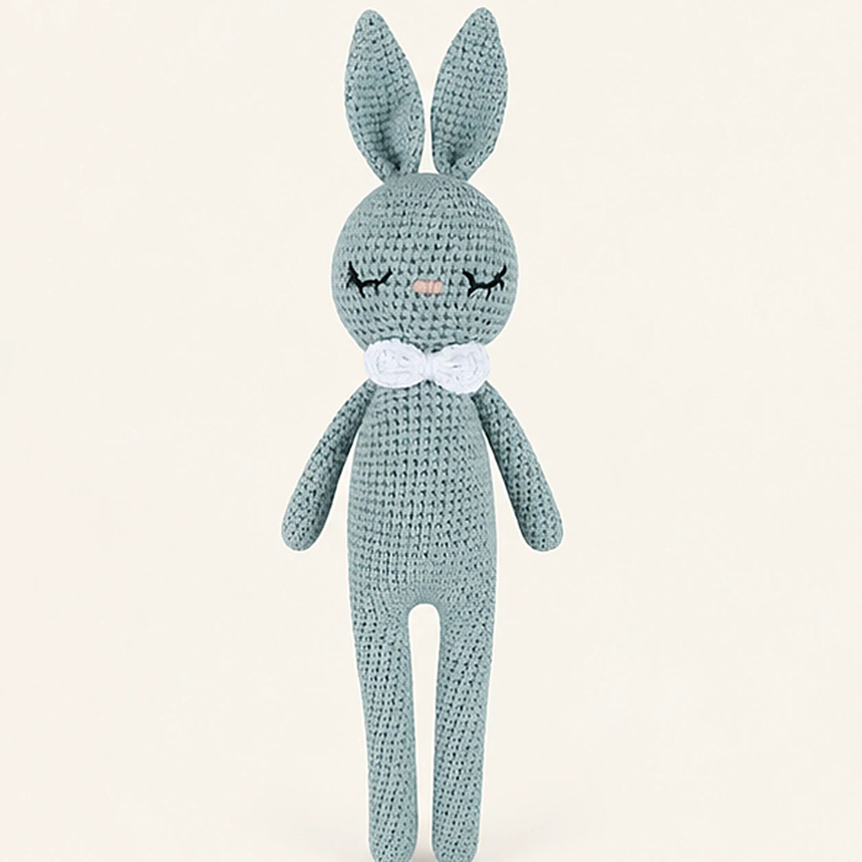 Peluche lapin au crochet vue de face