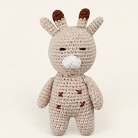 Peluche faon au crochet vue de face