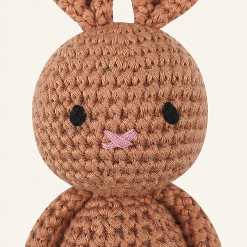 peluche lapin au crochet 19 cm detail