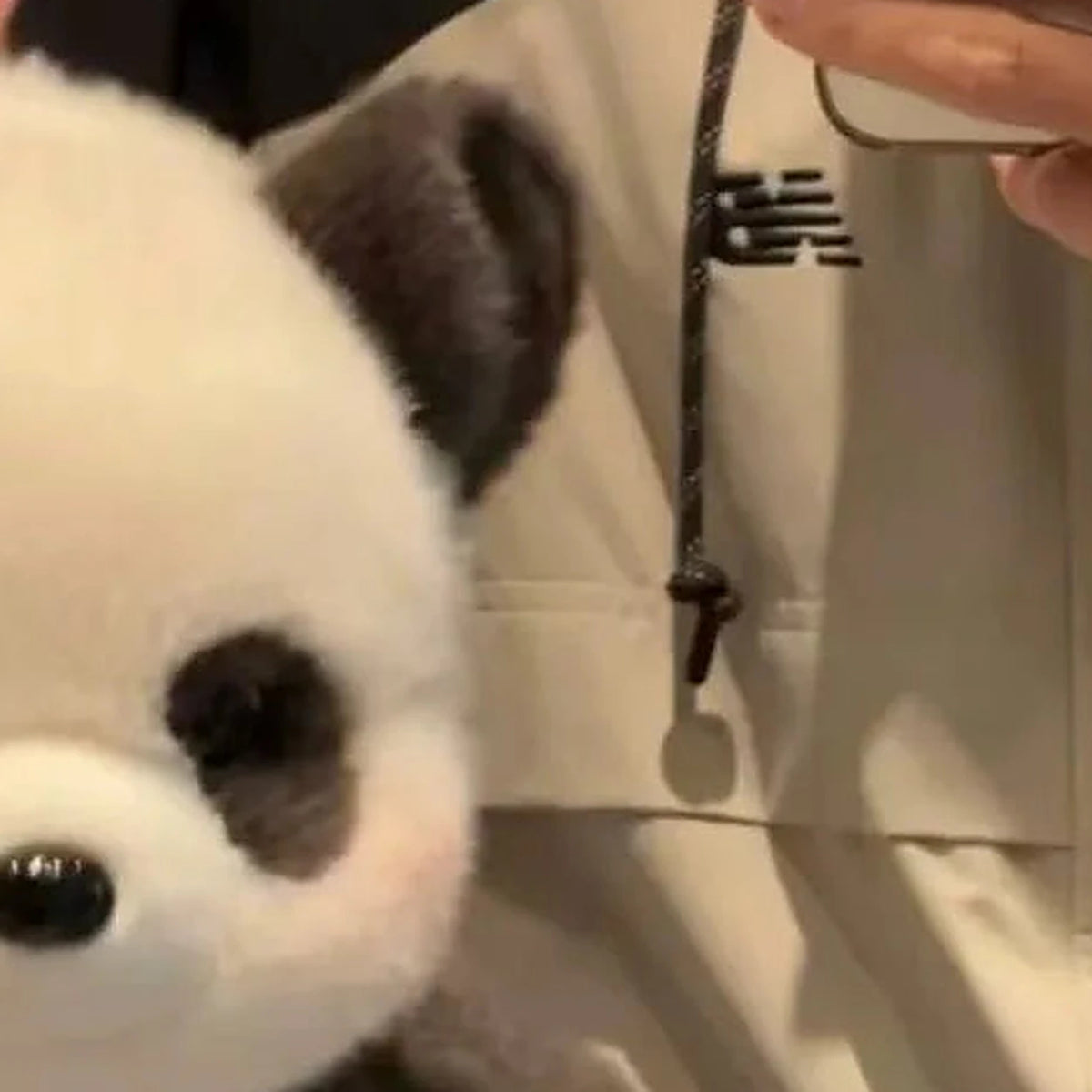 peluche coussin panda noir et blanc 45 cm - dos