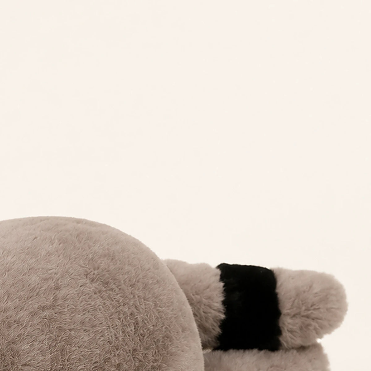 peluche raton laveur coussin vue de dos