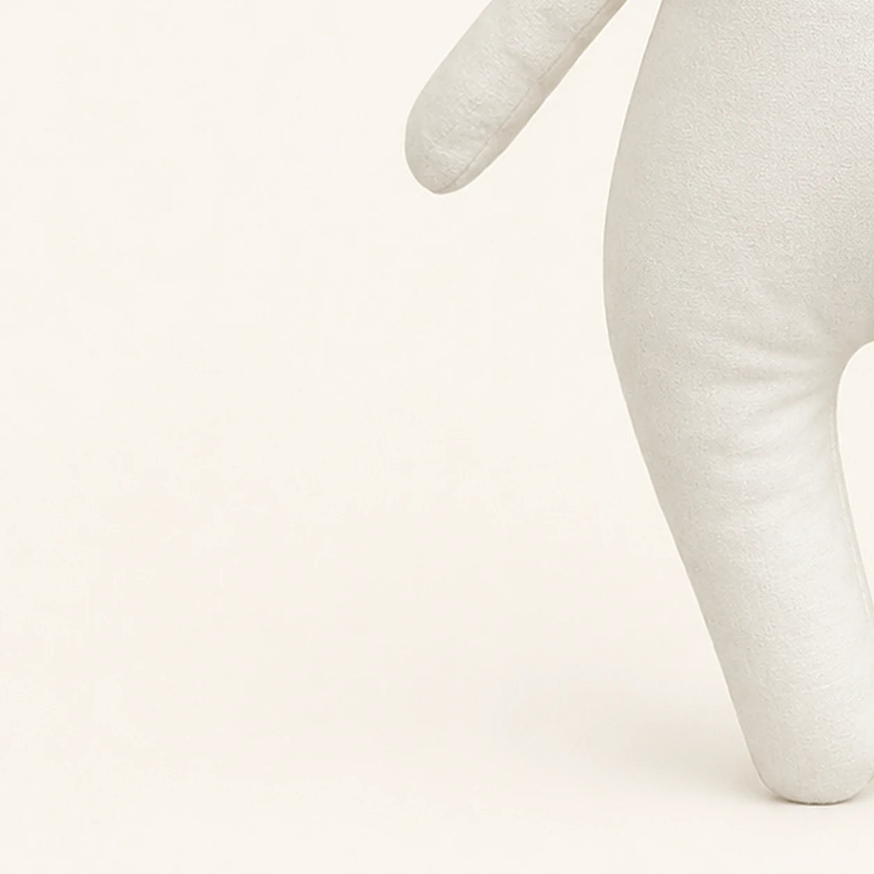 peluche lapin au crochet 25 cm gros plan