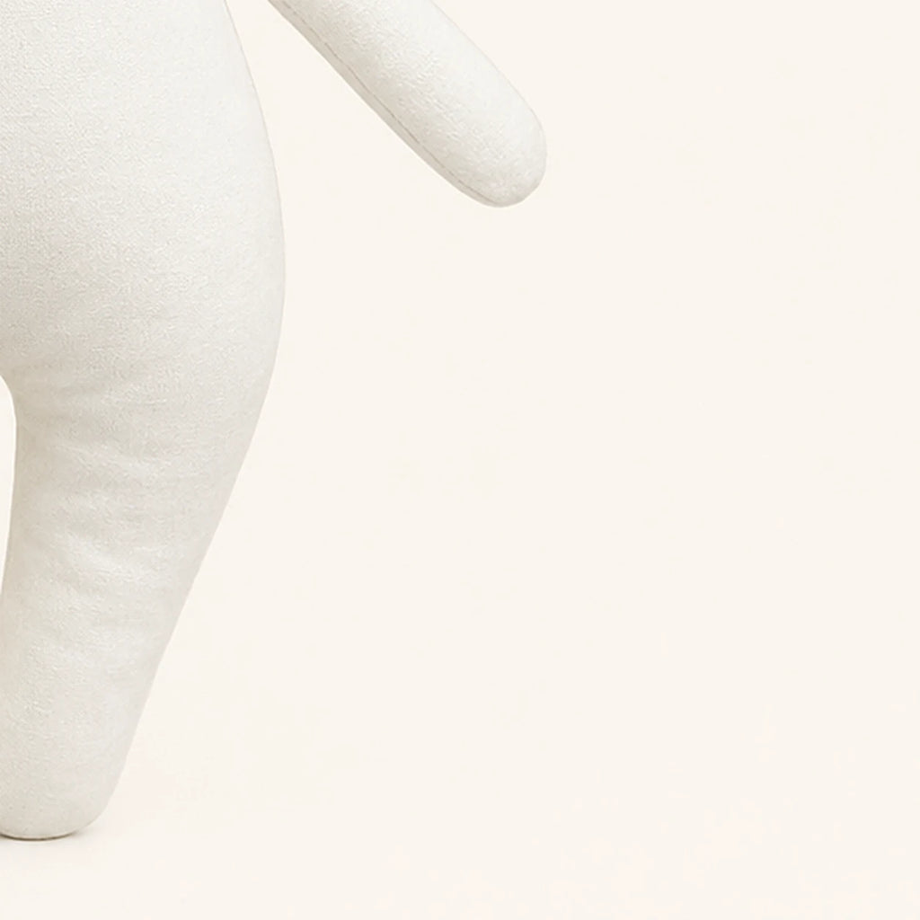 peluche lapin au crochet 25 cm en situation