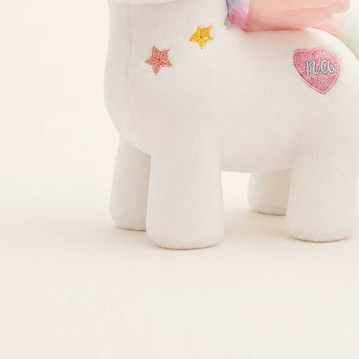 peluche licorne ailee rose et bleue 25 cm gros plan
