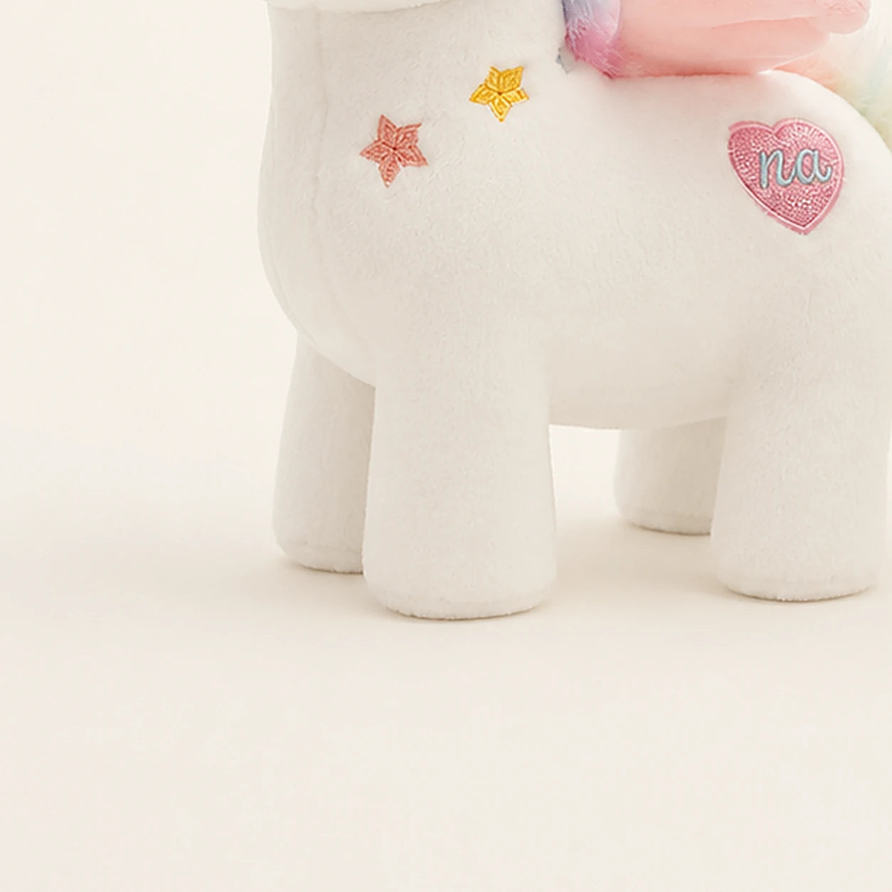 peluche licorne ailee rose et bleue 25 cm gros plan