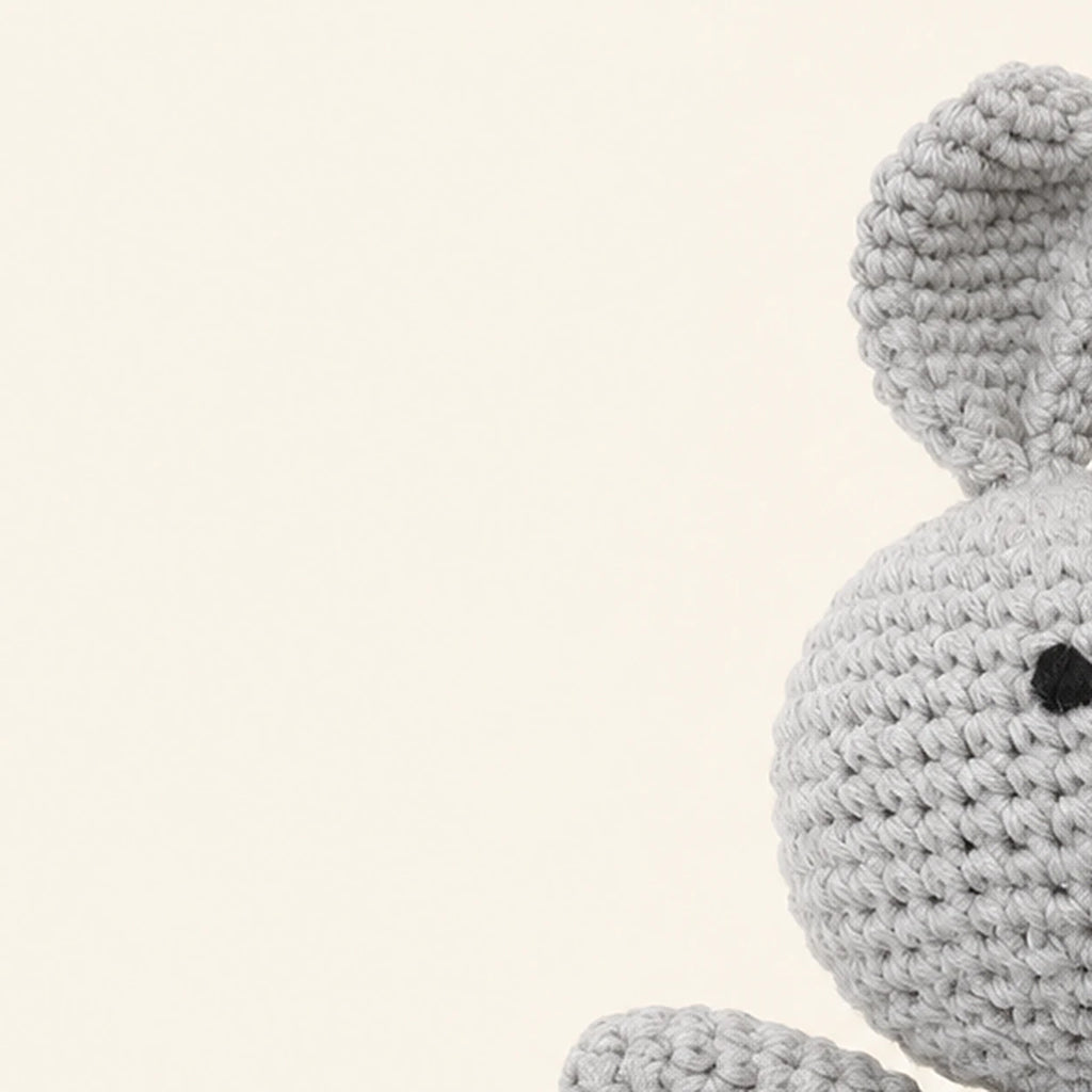 peluche lapin au crochet 19 cm vue de face