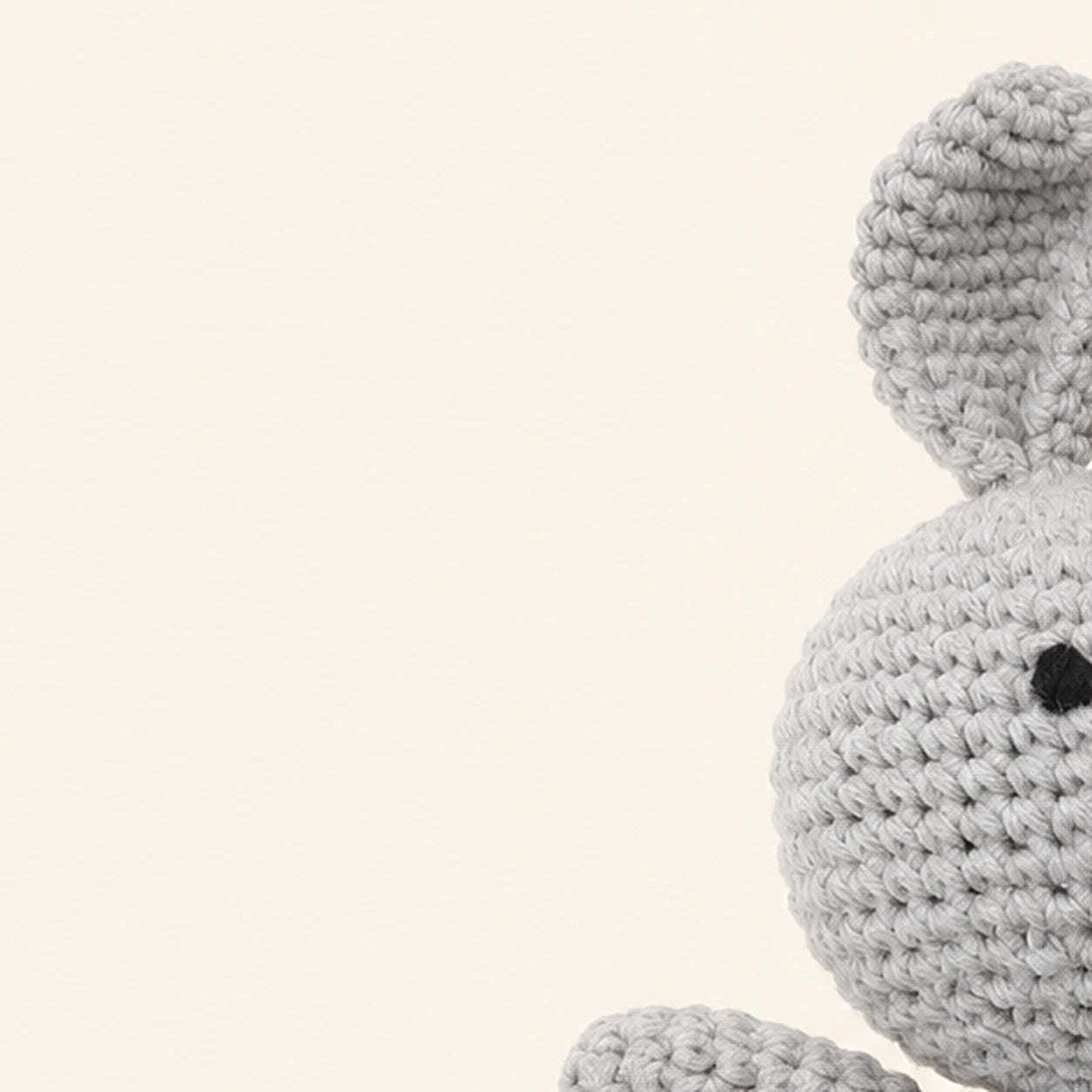 peluche lapin au crochet 19 cm vue de face