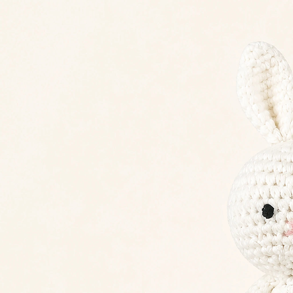peluche lapin au crochet 19 cm vue de face