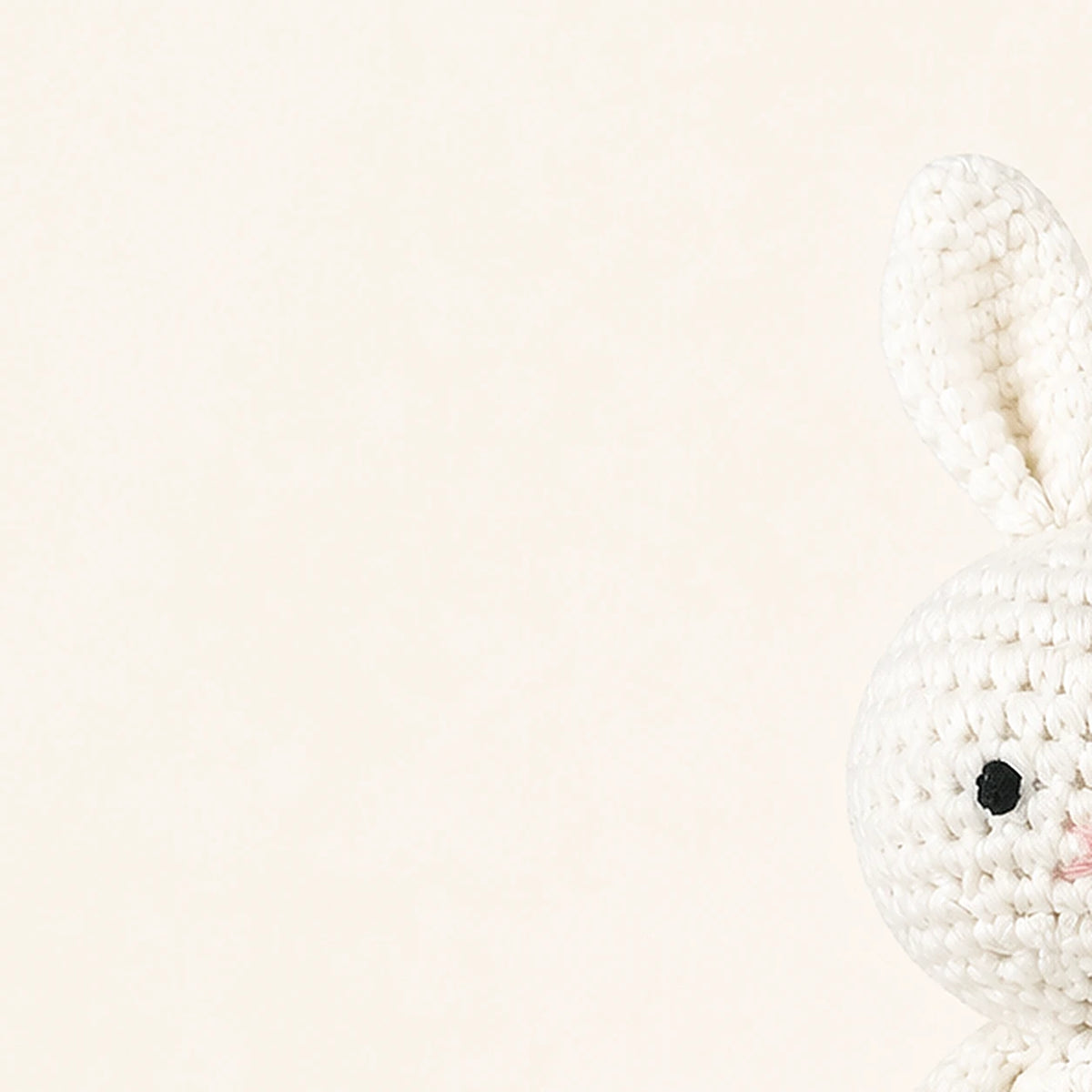 peluche lapin au crochet 19 cm vue de face